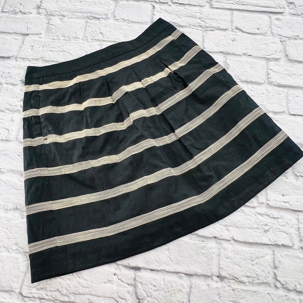 LOFT Ann Taylor Women's Size 4 Grey Cream Stripe Pleated Skirt Mini Flirty Fun